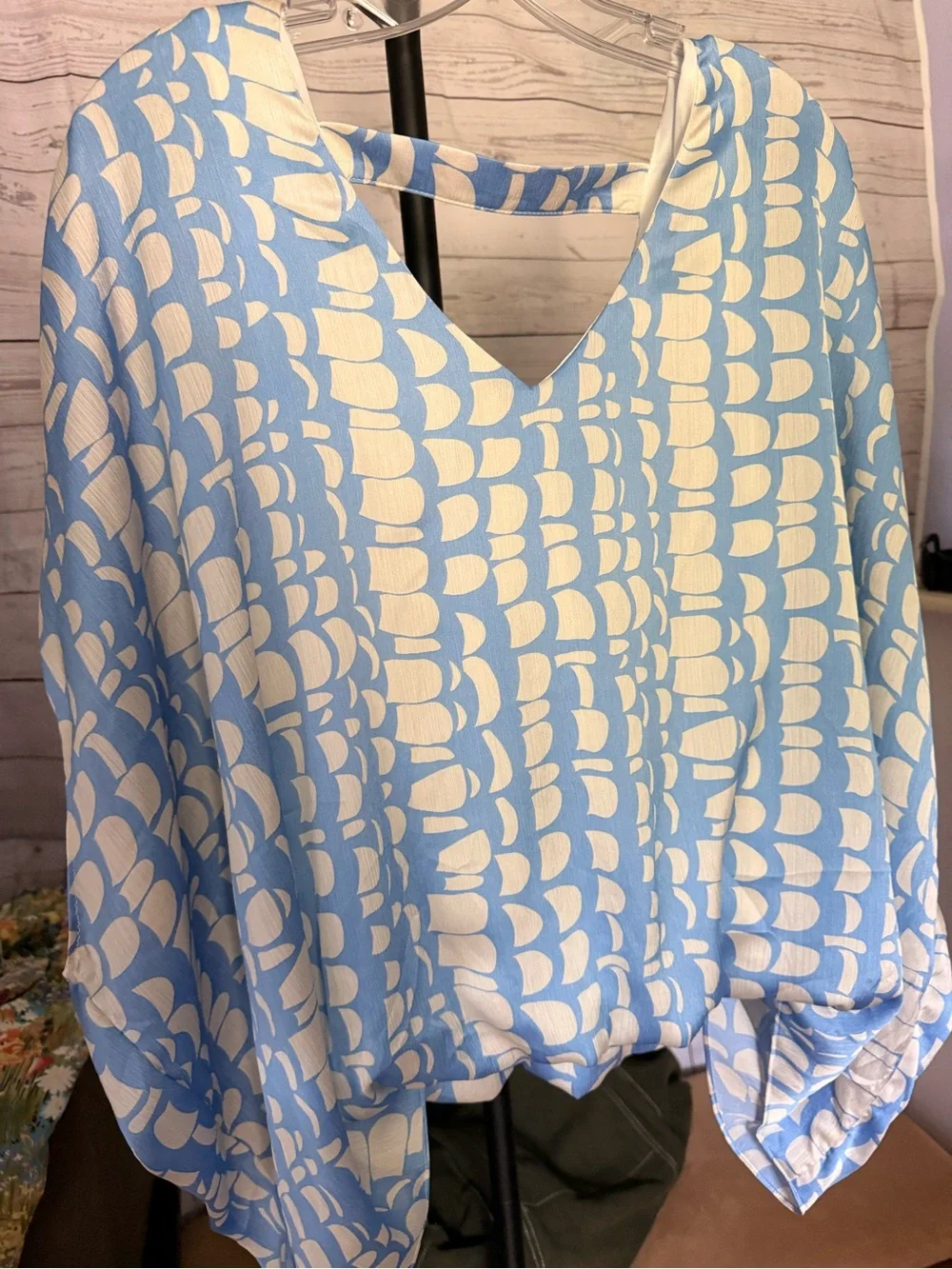 Umgee Peri Blue and White Cassandra V-Neck Blouse - Picture 1 of 4